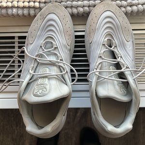 Men’s Adidas Ozelia Sz:10 Color: Grey